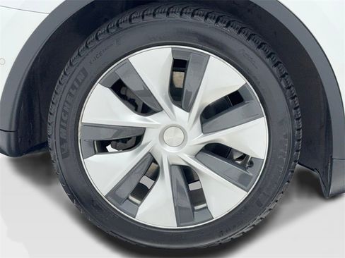 Used 2021 Tesla Model Y Long Range image 56