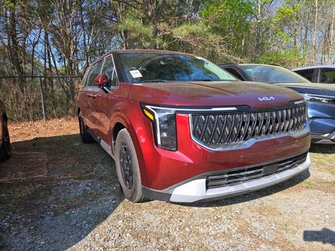 Used 2025 Kia Carnival image 3