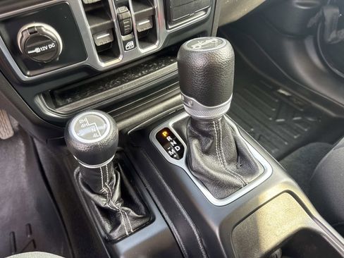 Used 2019 Jeep Wrangler Unlimited Sahara image 26