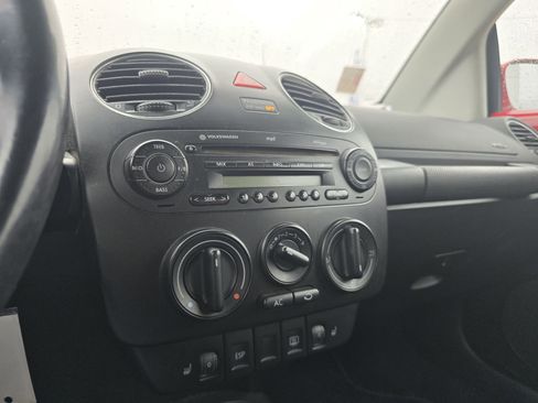 Used 2009 Volkswagen Beetle S image 19