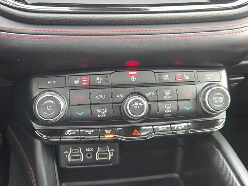 Used 2024 Dodge Durango GT AWD/4WD image 27