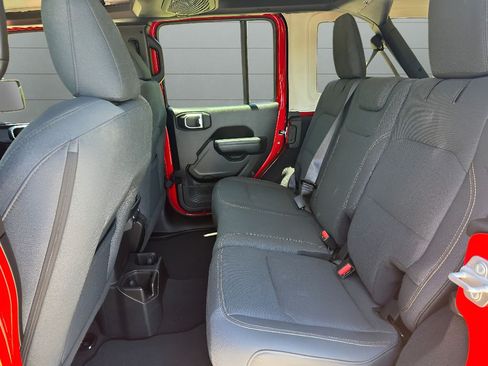 Used 2025 Jeep Wrangler Unlimited Sport AWD/4WD image 17