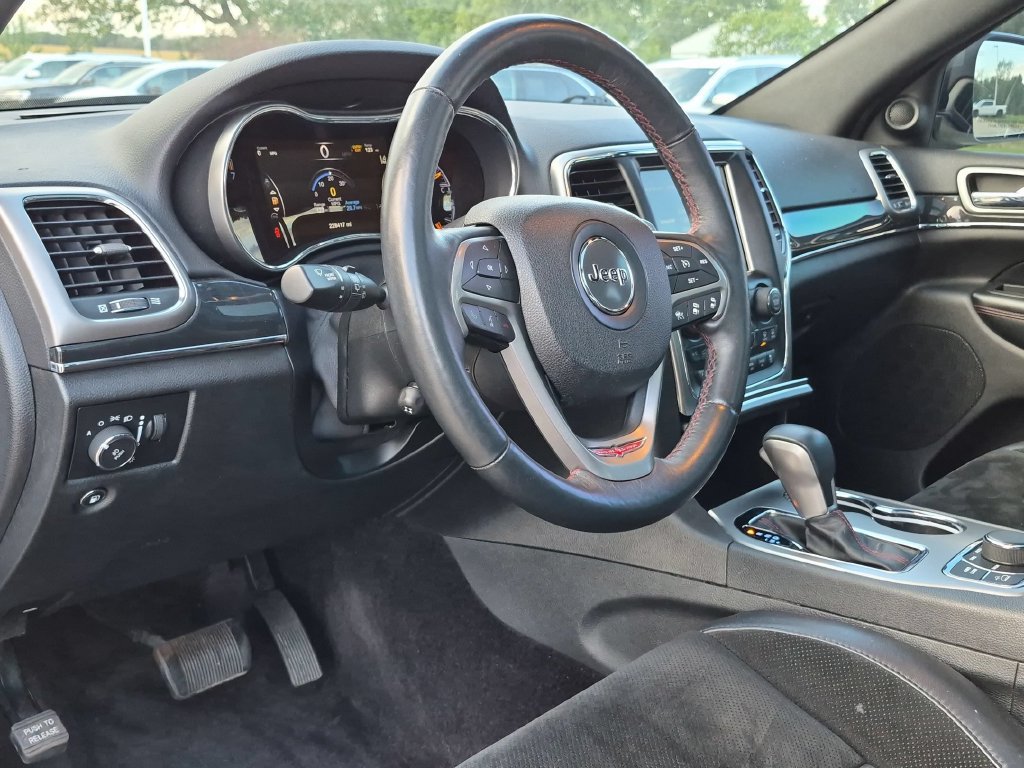 Used 2017 Jeep Grand Cherokee Trailhawk w/ Trailhawk Luxury Group AWD/4WD image 14