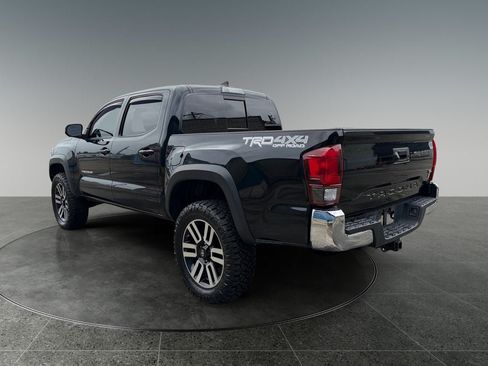 Used 2018 Toyota Tacoma TRD Off-Road AWD/4WD image 7