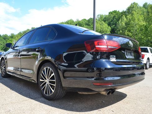 Used 2016 Volkswagen Jetta Sport w/ Lighting Package FWD image 2