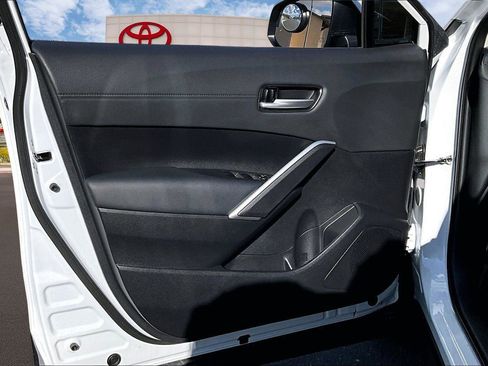 Certified 2024 Toyota Corolla Cross XLE image 22