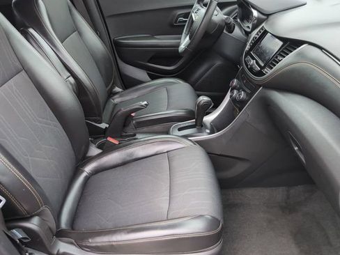 Certified 2021 Chevrolet Trax LT w/ LT Convenience Package AWD/4WD image 25