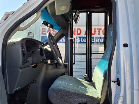 Used 2006 Ford E-350 and Econoline 350 Super Duty image 5