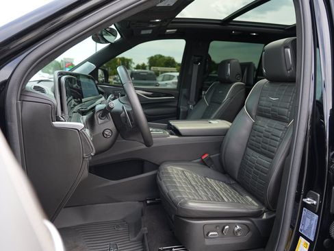 Used 2024 Cadillac Escalade V AWD/4WD image 12