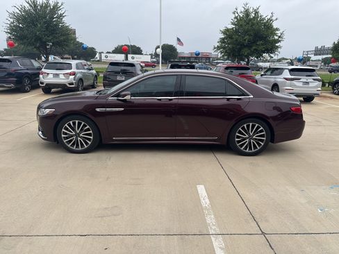 Used 2019 Lincoln Continental Select w/ Continental Climate Package AWD/4WD image 3