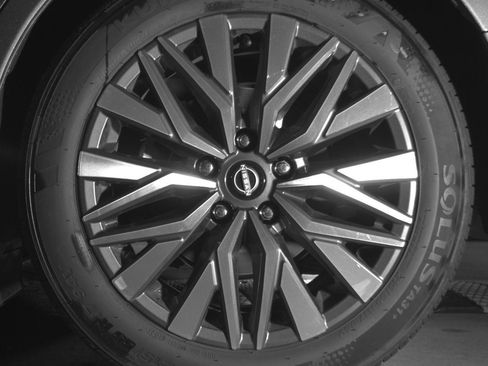 Used 2025 Nissan Altima 2.5 SV FWD image 14