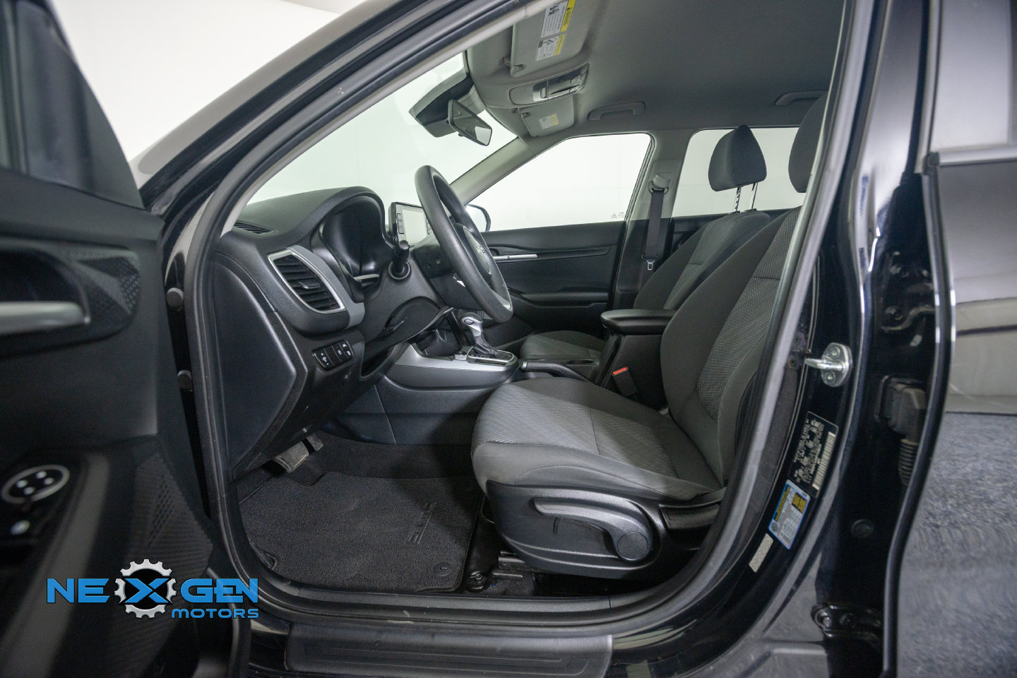 Used 2023 Kia Seltos LX AWD/4WD image 12