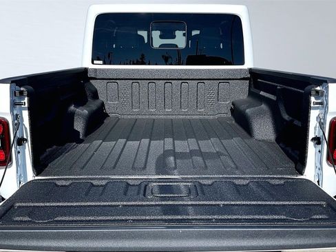 New 2025 Jeep Gladiator Rubicon image 19