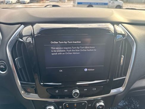 Used 2022 Chevrolet Traverse LT image 22