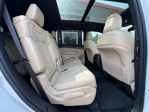 Used 2023 Jeep Grand Cherokee L Limited w/ Luxury Tech Group II AWD/4WD image 14
