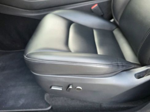 Used 2023 Tesla Model Y Long Range AWD/4WD image 25