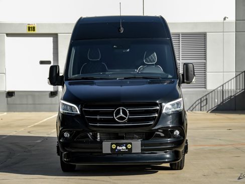 Used 2024 Mercedes-Benz Sprinter 3500 image 24