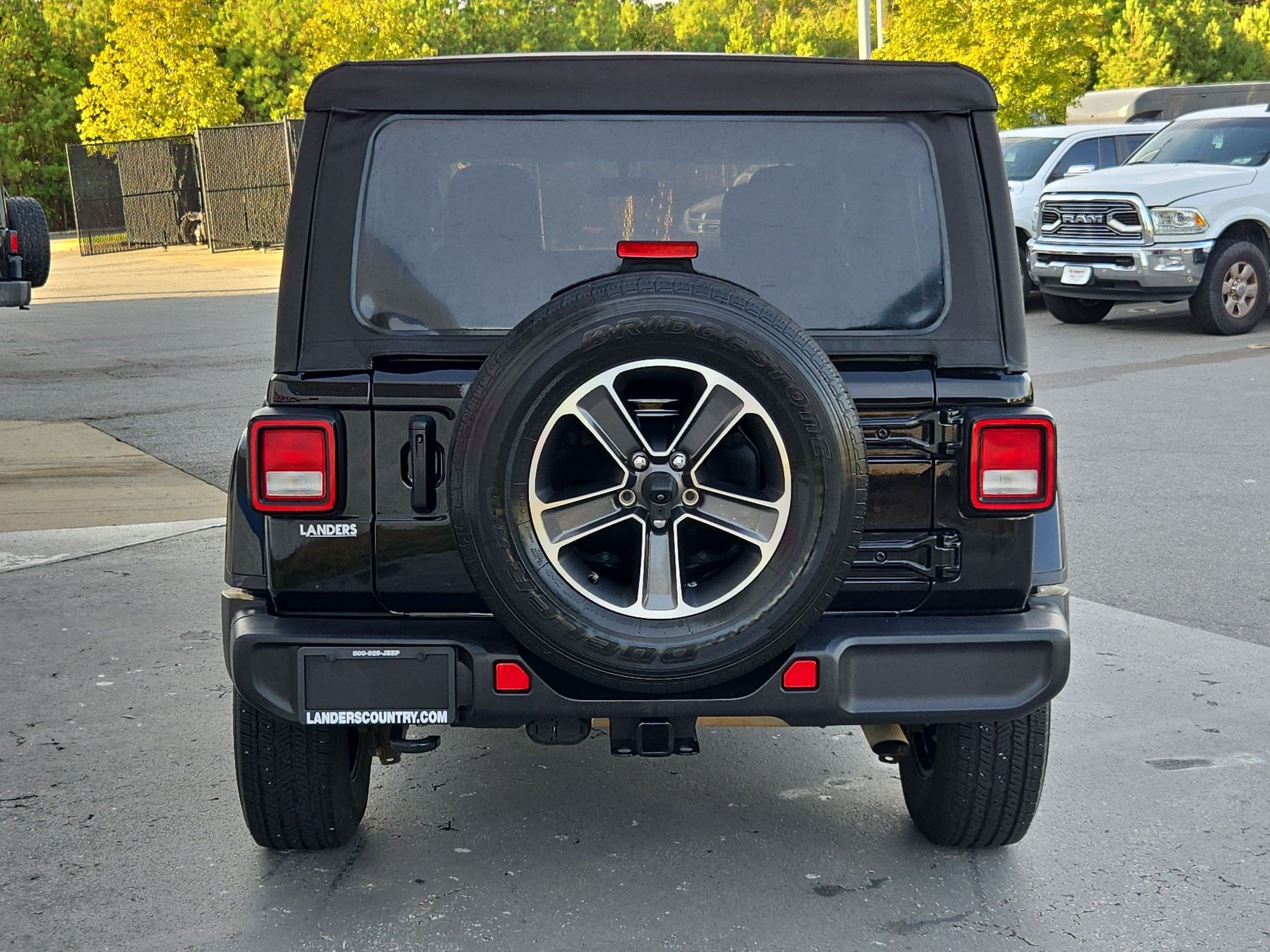 Used 2023 Jeep Wrangler Unlimited Sahara w/ Cold Weather Group AWD/4WD image 6