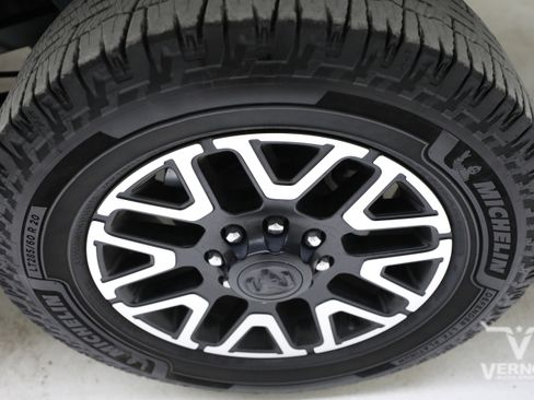 Used 2025 RAM 2500 Limited AWD/4WD image 35