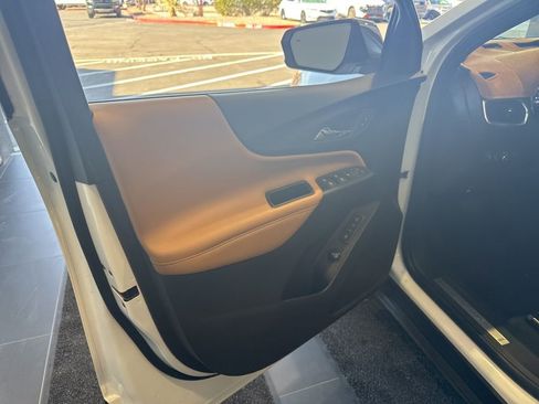 Used 2020 Chevrolet Equinox Premier image 22