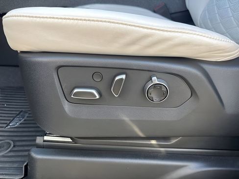 Used 2025 Cadillac Escalade Sport Platinum w/ LPO, Floor Liner Package AWD/4WD image 10