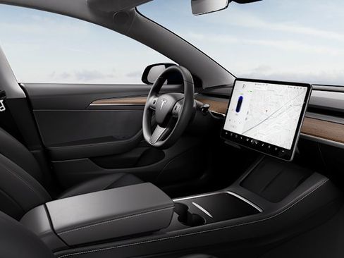 Certified 2023 Tesla Model 3 Standard Range RWD image 3