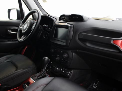 Used 2019 Jeep Renegade Trailhawk image 28