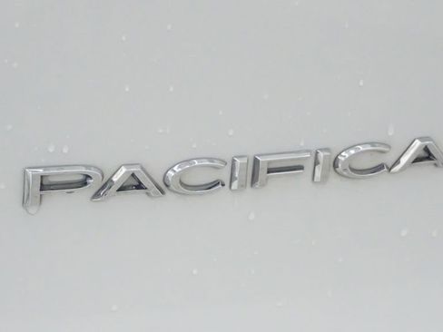Used 2024 Chrysler Pacifica Select image 13