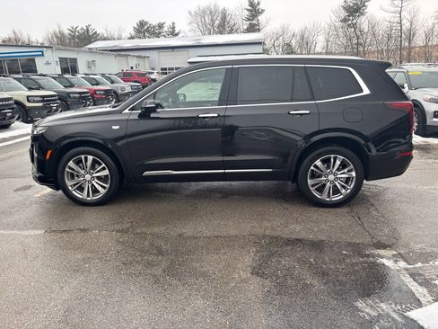 Used 2025 Cadillac XT6 Premium Luxury image 8
