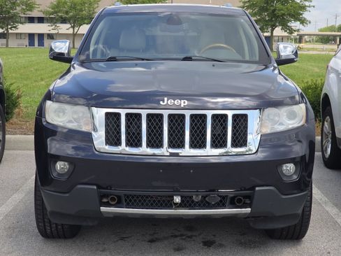 Used 2011 Jeep Grand Cherokee Overland w/ Mopar Chrome Edition Group AWD/4WD image 3