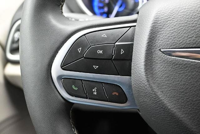 Used 2024 Chrysler Pacifica Touring-L FWD image 21