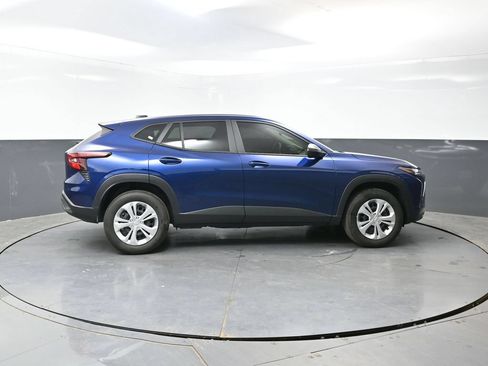 Used 2024 Chevrolet Trax LS FWD image 2