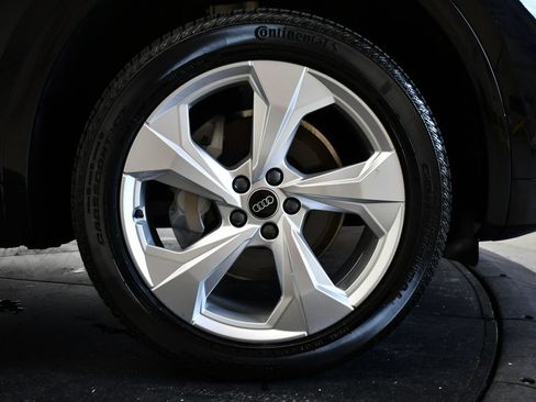 Certified 2023 Audi Q5 2.0T Premium Plus w/ Premium Plus Package AWD/4WD image 19