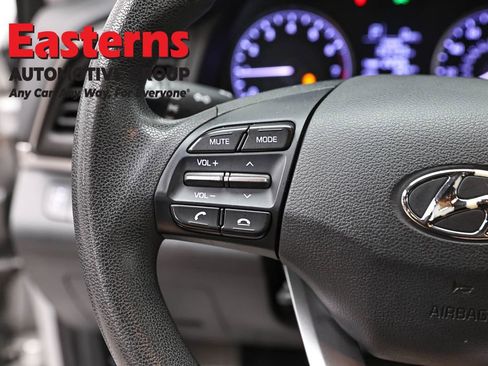 Used 2019 Hyundai Elantra SE w/ Cargo Package FWD image 14