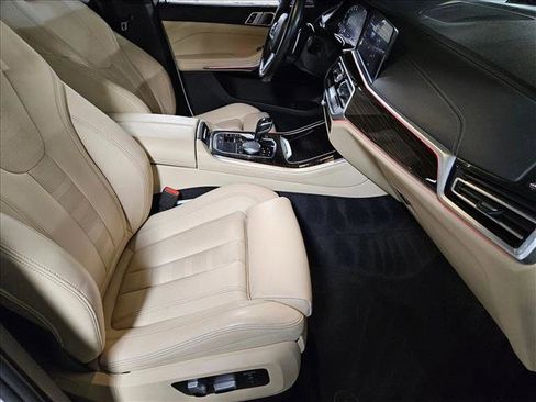 Used 2021 BMW X5 xDrive40i w/ M Sport Package image 22