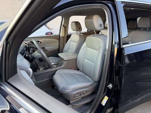 Used 2020 Chevrolet Traverse LT w/ Driver Confidence II Package image 30