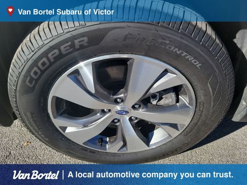 Used 2022 Subaru Ascent Premium image 9