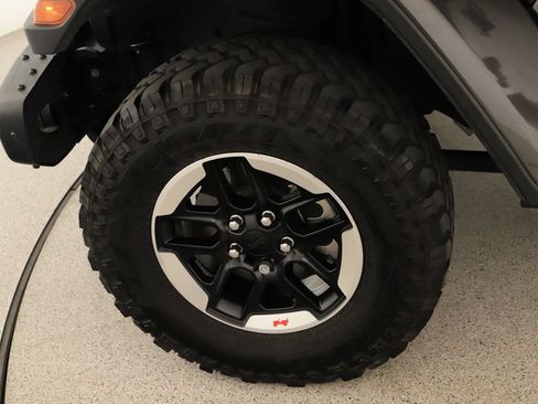Used 2021 Jeep Wrangler Unlimited Rubicon AWD/4WD image 32