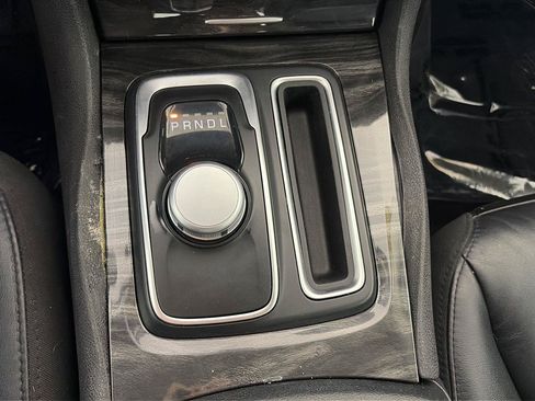 Used 2017 Chrysler 300 Limited AWD/4WD image 11