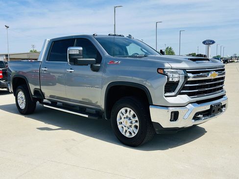 Used 2024 Chevrolet Silverado 3500 LTZ w/ LTZ Plus Package AWD/4WD image 2