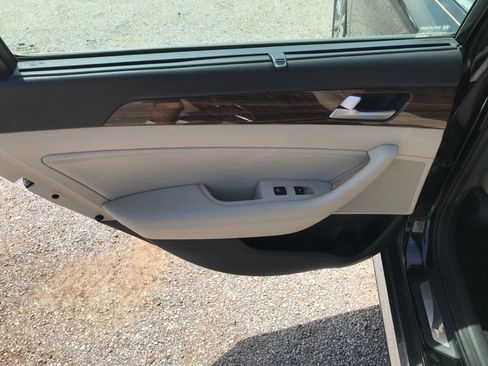 Used 2016 Hyundai Sonata Limited w/ Option Group 04 image 16