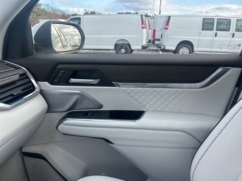 Used 2024 GMC Acadia Denali w/ Super Cruise Package image 24