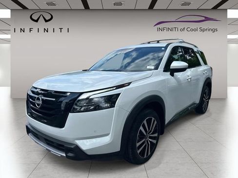 Used 2025 Nissan Pathfinder Platinum w/ Black Appearance Package AWD/4WD image 3
