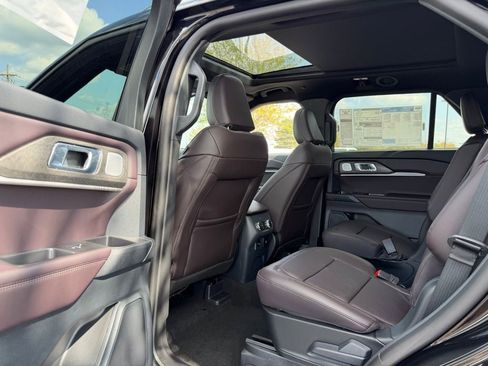 New 2026 Ford Explorer Platinum image 18