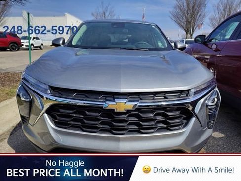 Used 2024 Chevrolet Trax LS w/ LS Convenience Package image 6