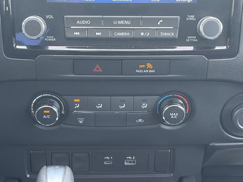 Used 2022 Nissan Frontier 2WD Crew Cab image 23
