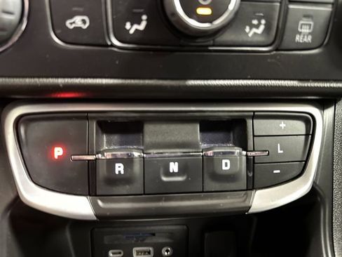 Used 2023 GMC Terrain SLT AWD/4WD image 35