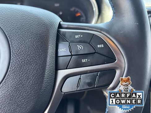 Used 2019 Jeep Grand Cherokee Laredo AWD/4WD image 29