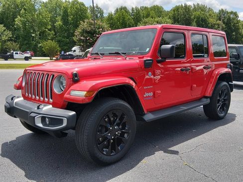 Used 2021 Jeep Wrangler Unlimited Sahara w/ Cold Weather Group AWD/4WD image 8