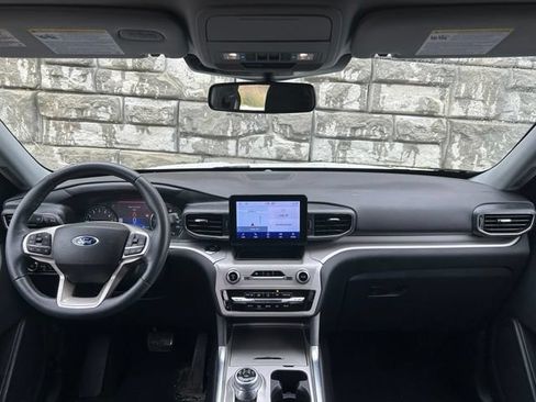 Used 2023 Ford Explorer XLT w/ Equipment Group 202A AWD/4WD image 10
